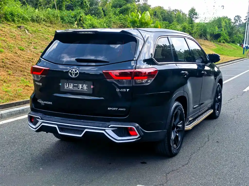 Toyota Highlander — фото 7
