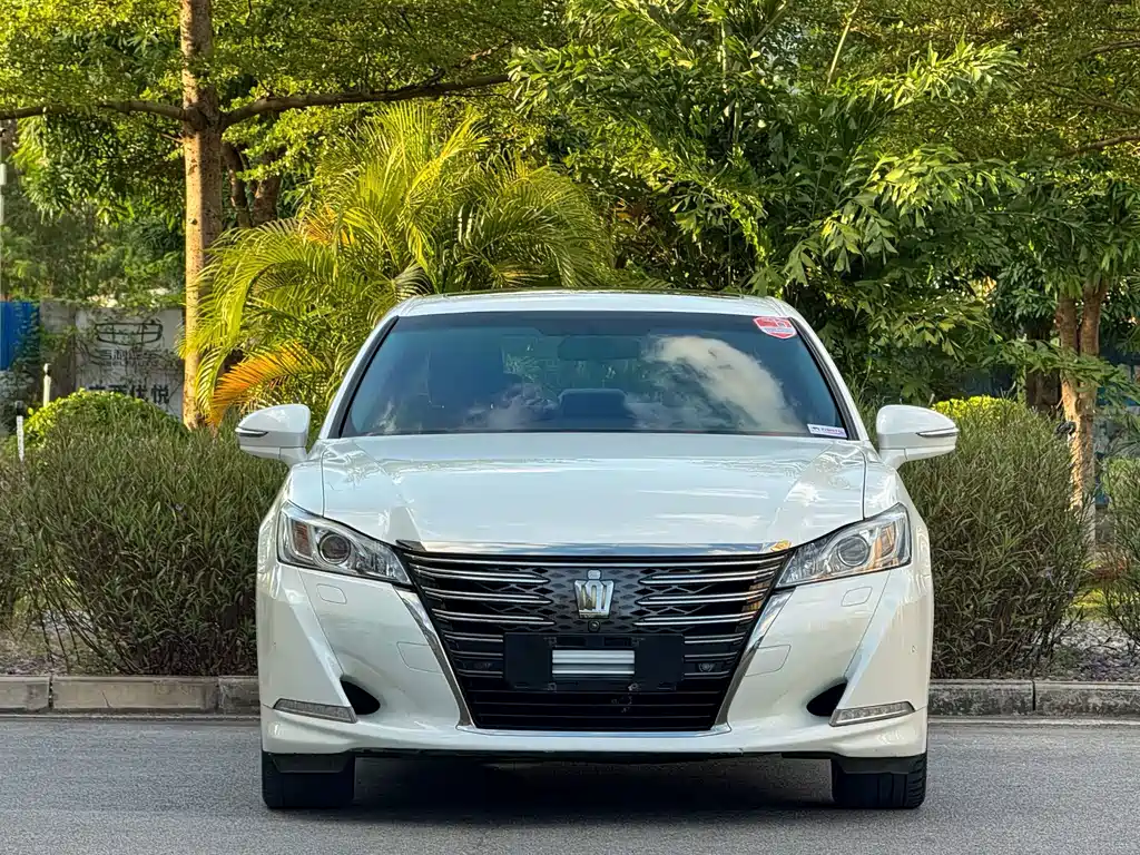 Toyota Crown — фото 2