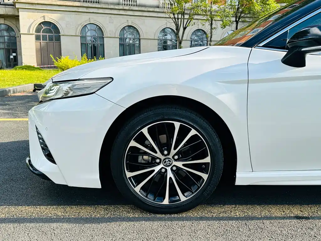 Toyota Camry — фото 11