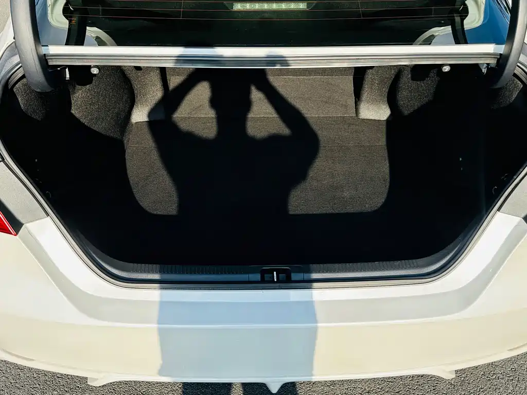 Toyota Camry — фото 15