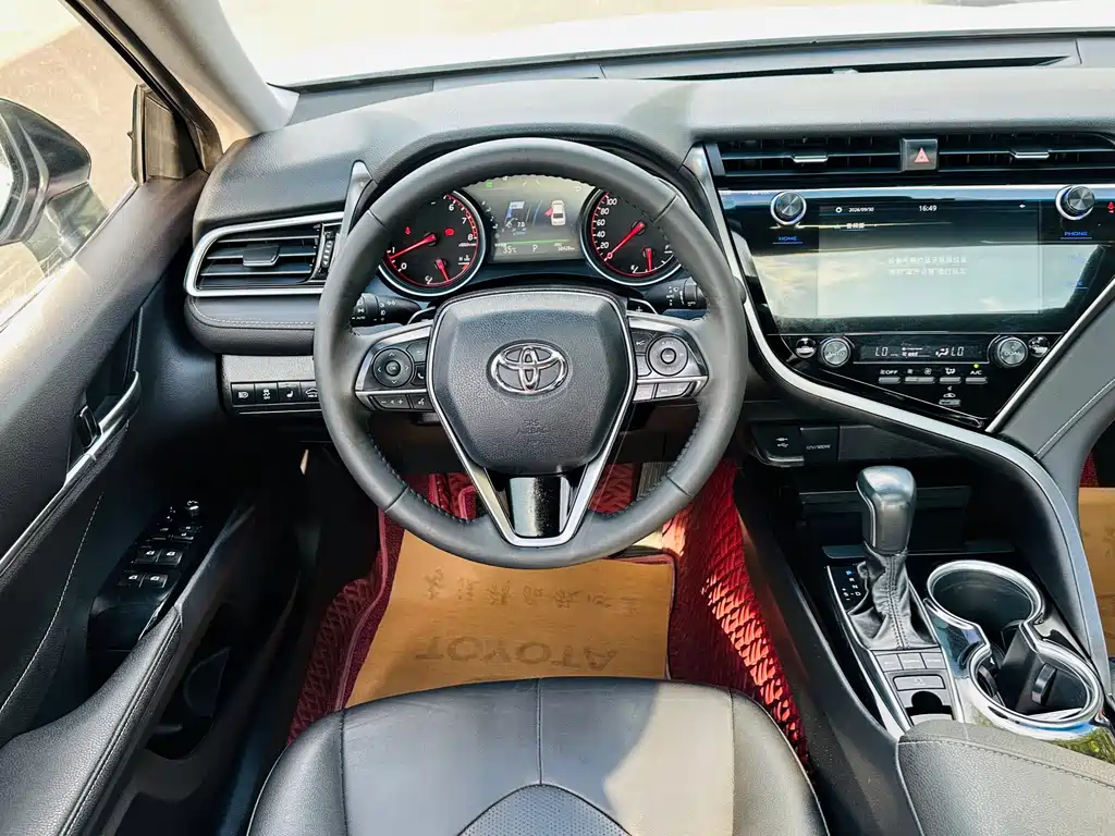 Toyota Camry — фото 20