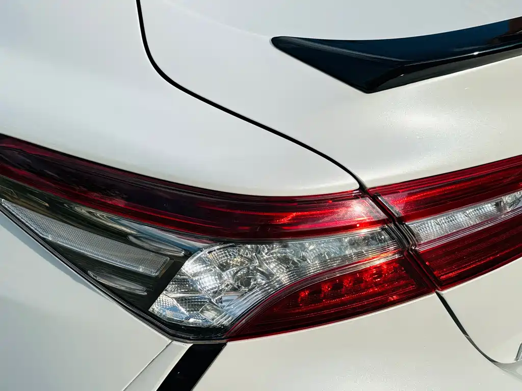Toyota Camry — фото 10