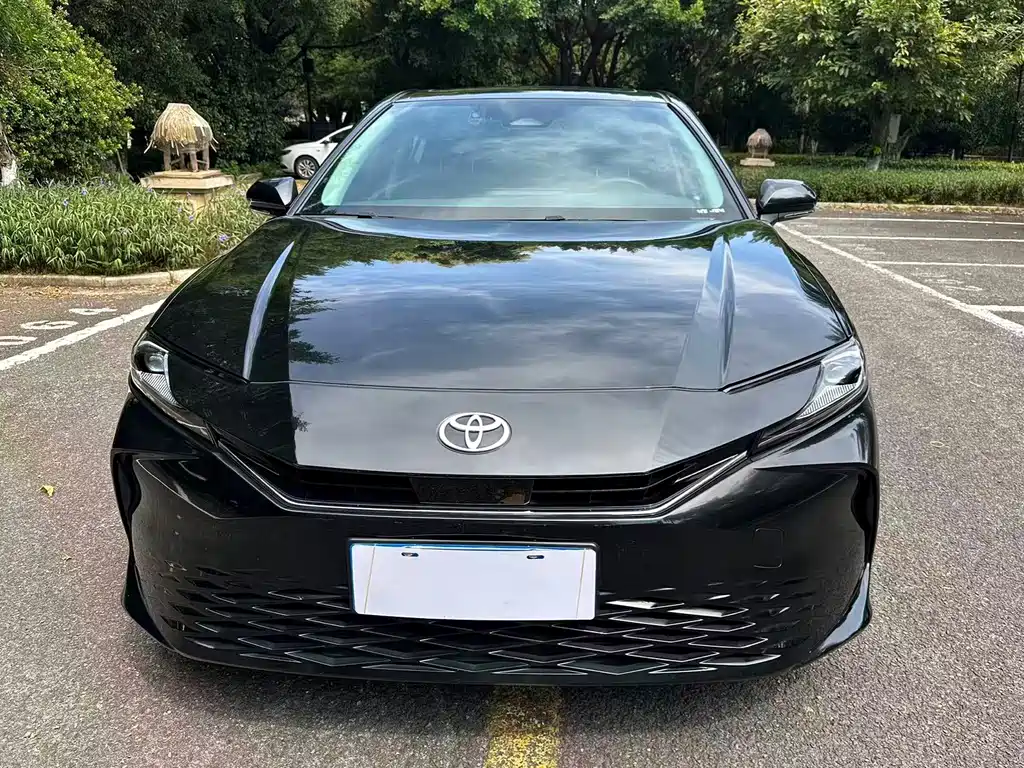 Toyota Camry — фото 2