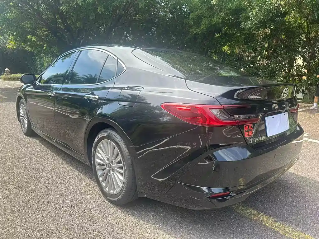 Toyota Camry — фото 4