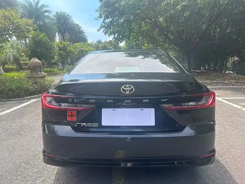 Toyota Camry — фото 5