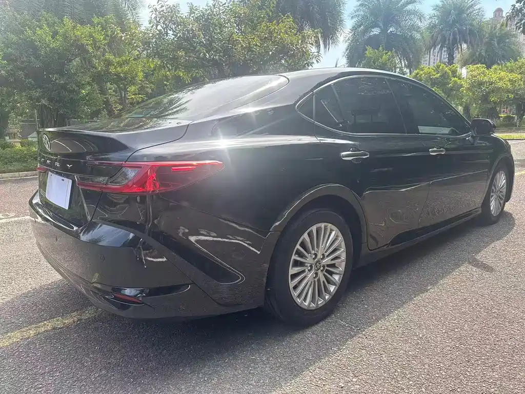 Toyota Camry — фото 6