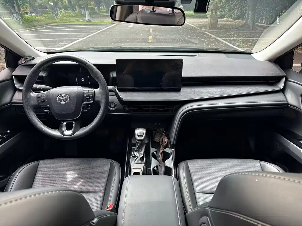 Toyota Camry — фото 10