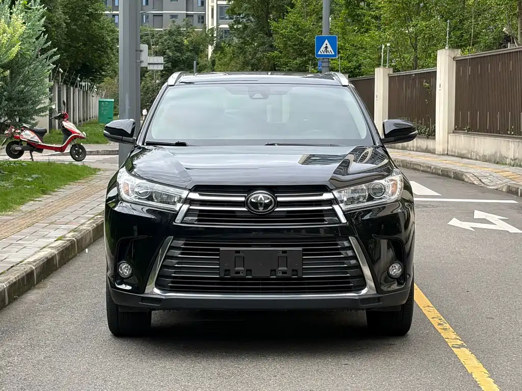 Toyota Highlander — фото 2
