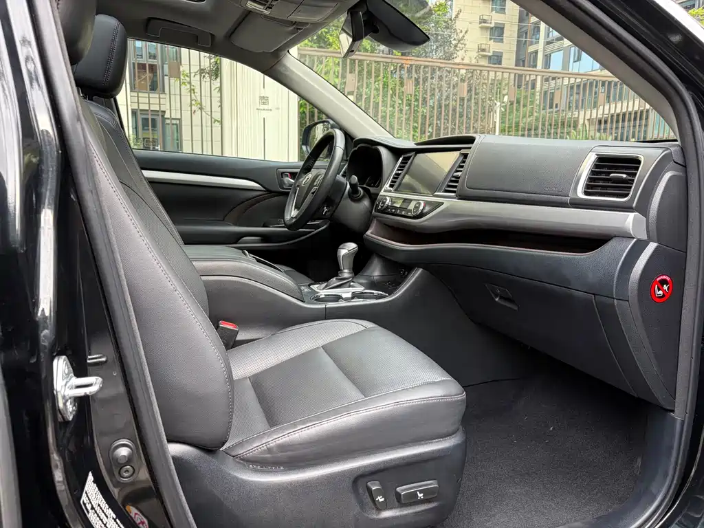 Toyota Highlander — фото 15
