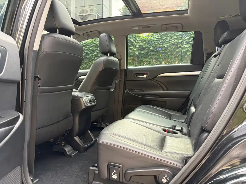 Toyota Highlander — фото 17