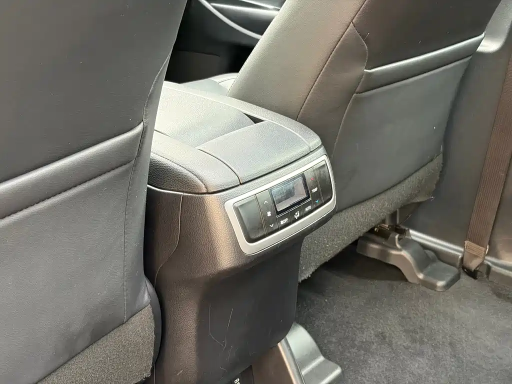 Toyota Highlander — фото 18