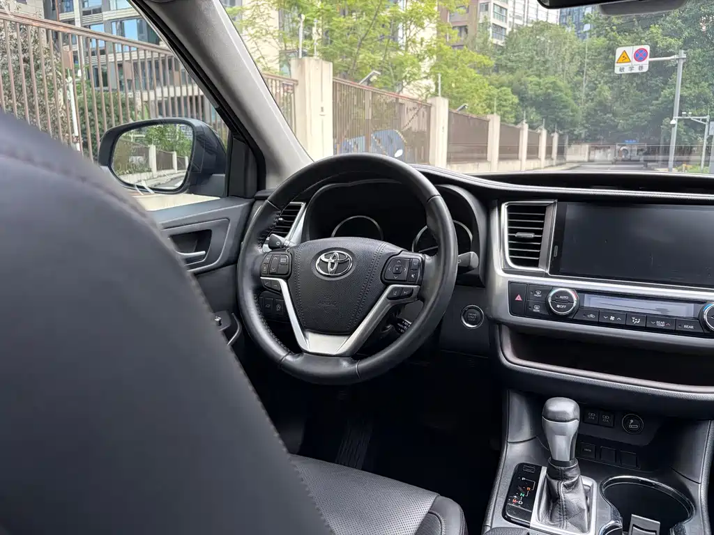 Toyota Highlander — фото 20