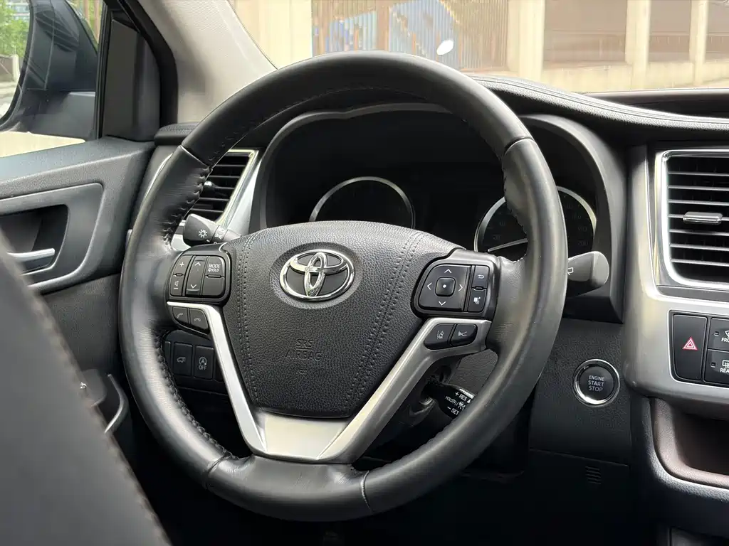 Toyota Highlander — фото 22
