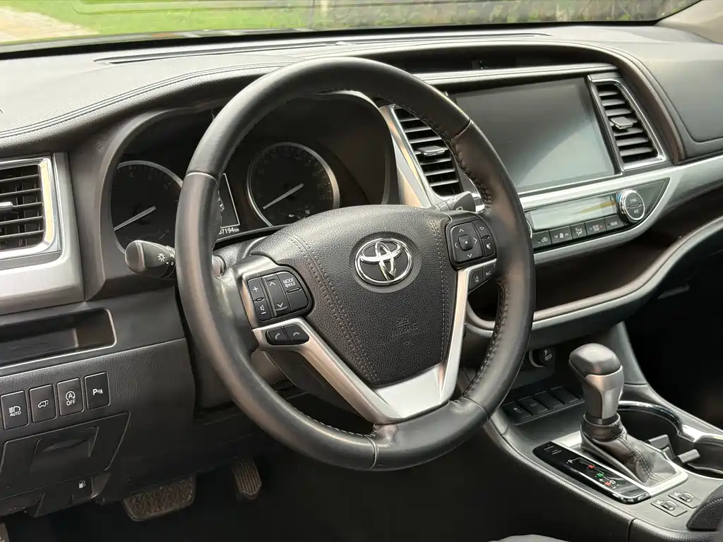 Toyota Highlander — фото 26