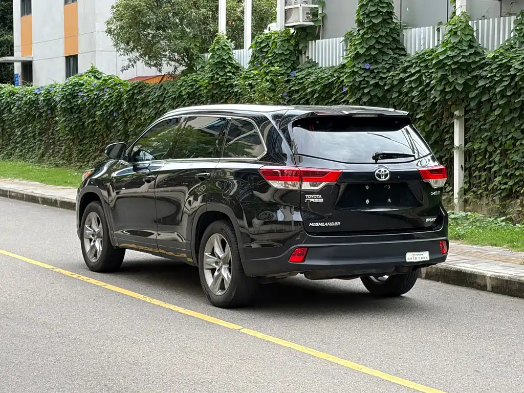 Toyota Highlander — фото 7