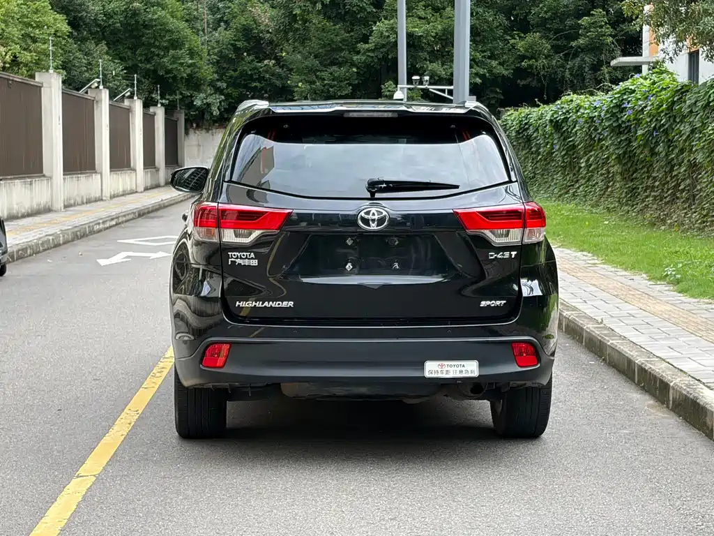Toyota Highlander — фото 9