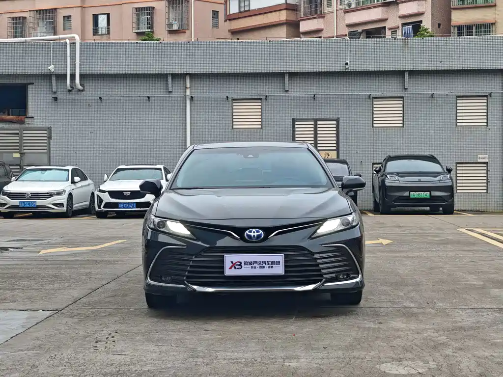 Toyota Camry — фото 2