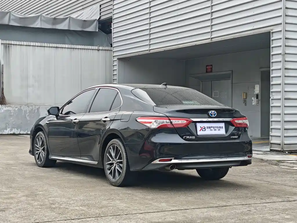 Toyota Camry — фото 13