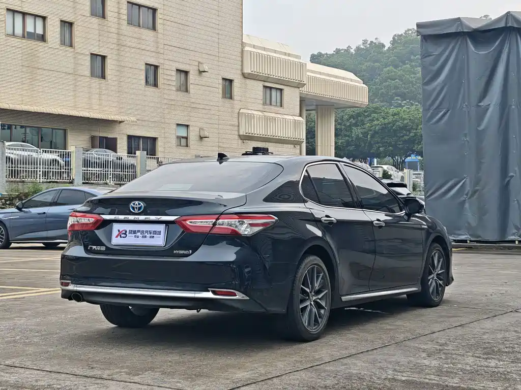 Toyota Camry — фото 15