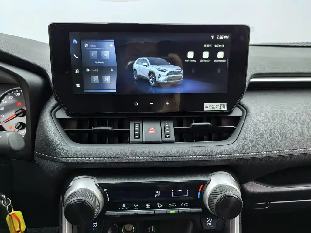 Toyota RAV4 — фото 13