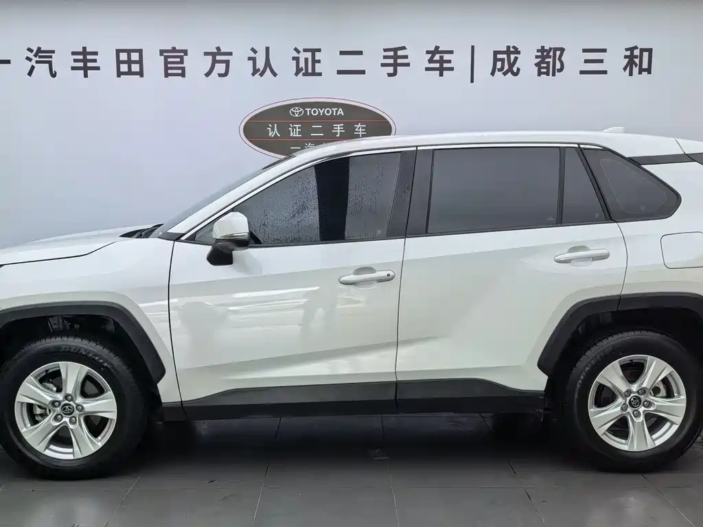 Toyota RAV4 — фото 3