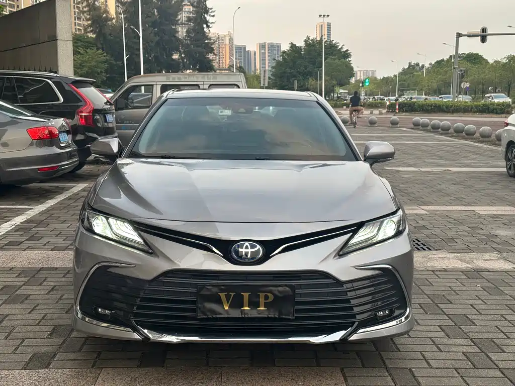 Toyota Camry — фото 2