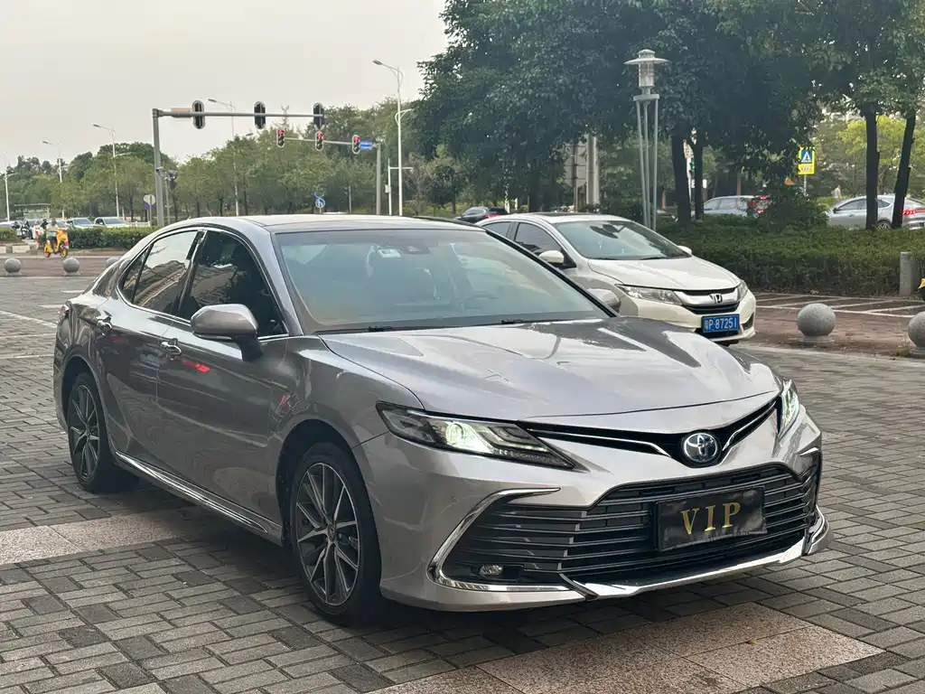 Toyota Camry — фото 3