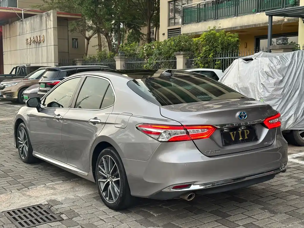 Toyota Camry — фото 7