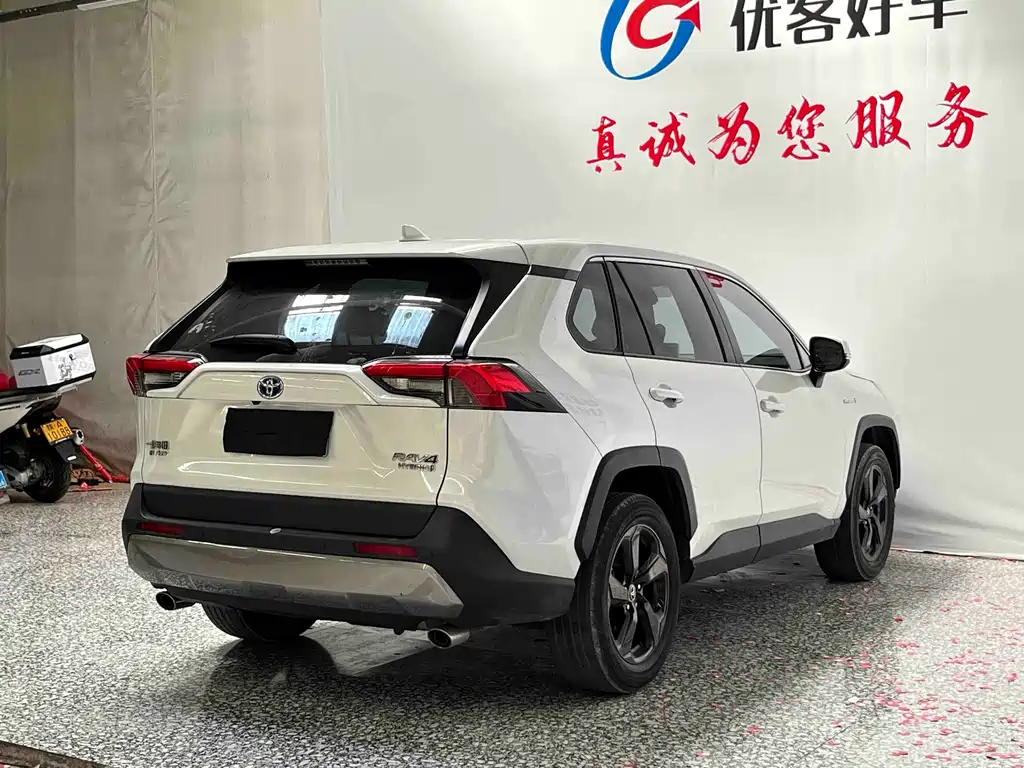 Toyota RAV4 — фото 18