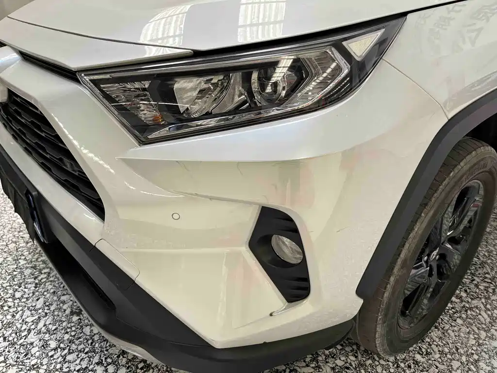 Toyota RAV4 — фото 4