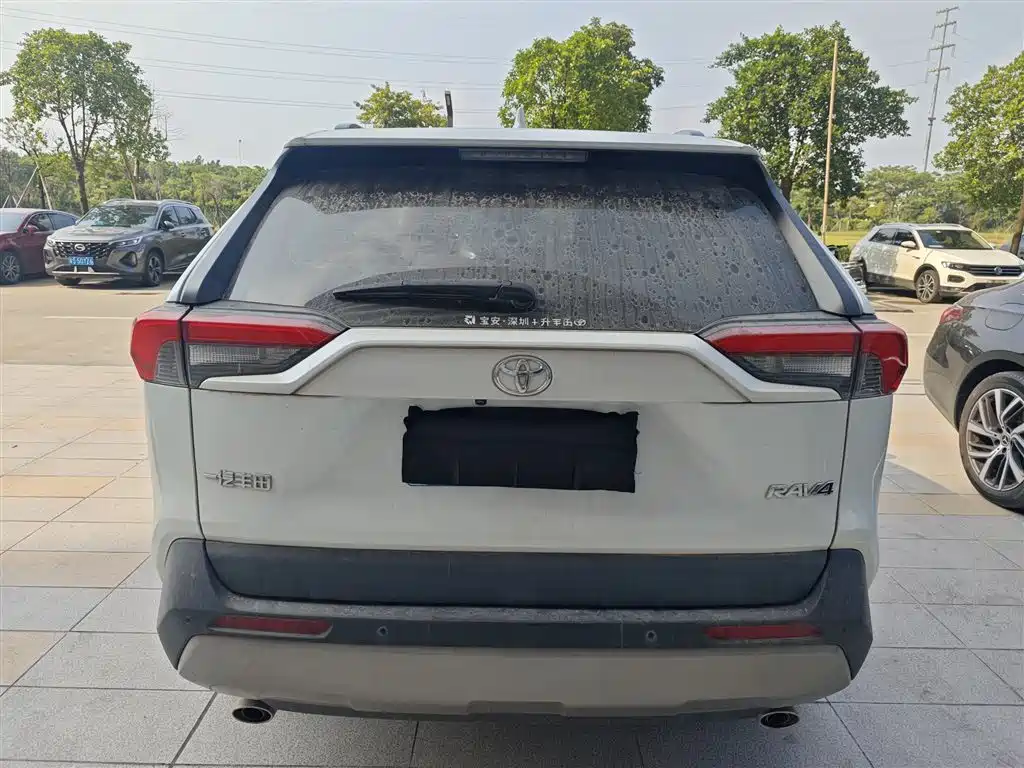 Toyota RAV4 — фото 5