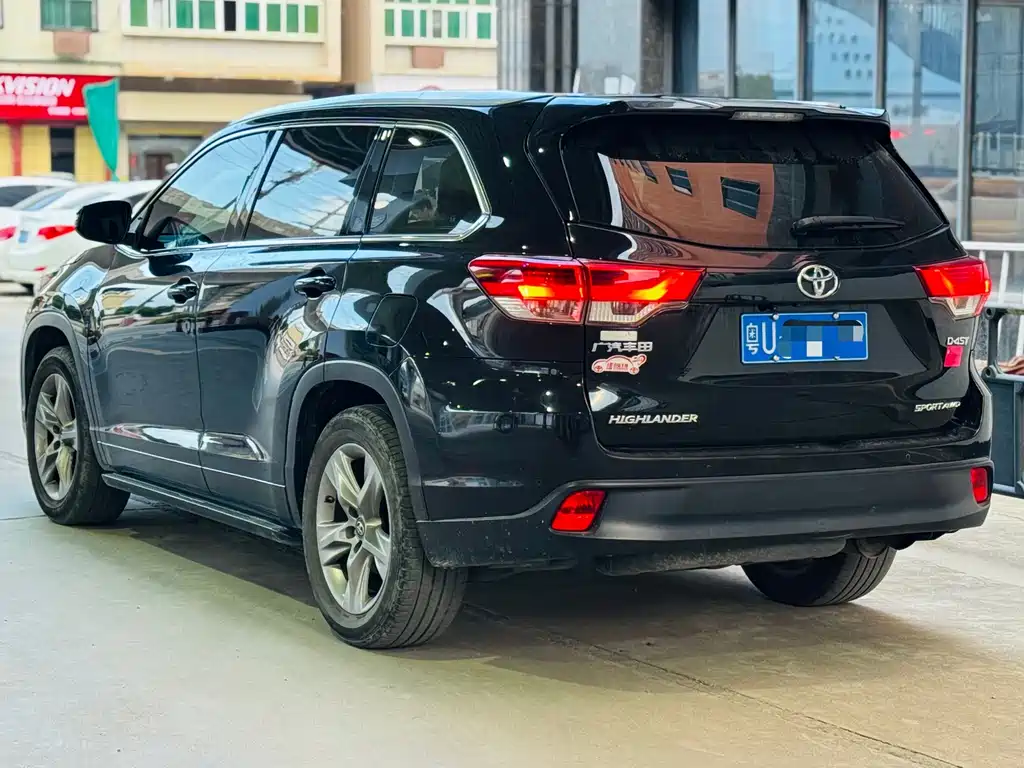 Toyota Highlander — фото 10