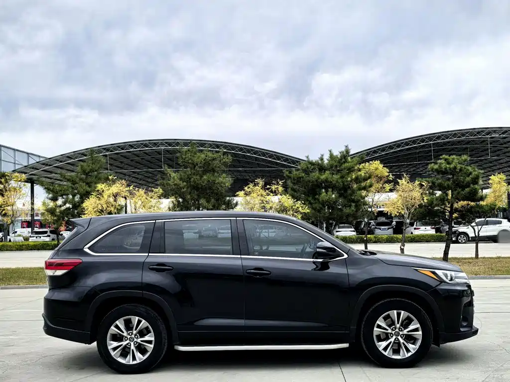 Toyota Highlander — фото 4