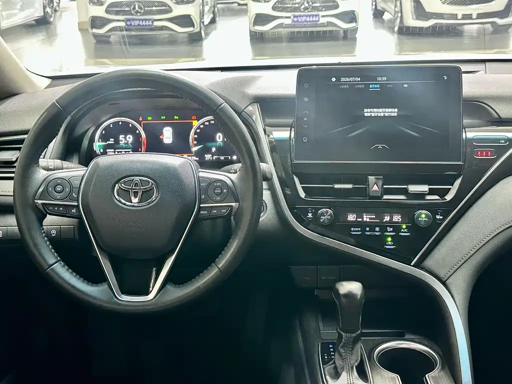 Toyota Camry — фото 8