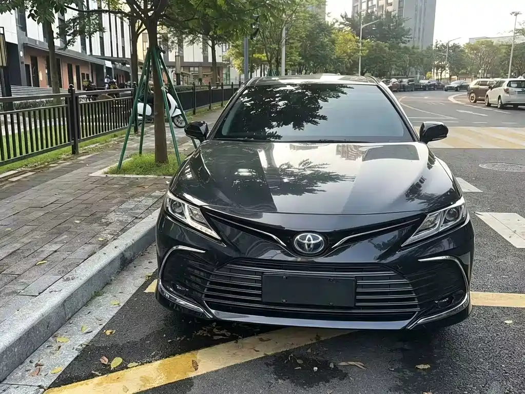 Toyota Camry — фото 2