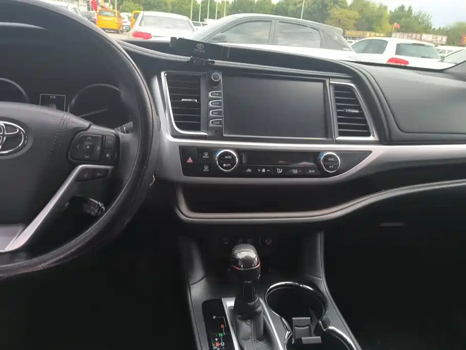 Toyota Highlander — фото 13