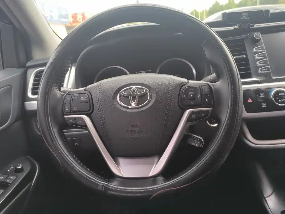 Toyota Highlander — фото 15