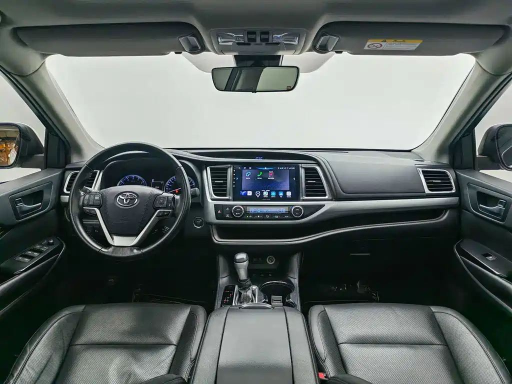 Toyota Highlander — фото 11