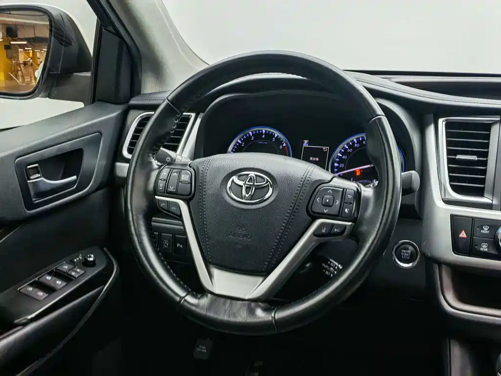 Toyota Highlander — фото 13