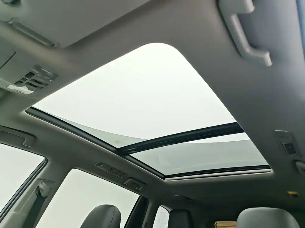 Toyota Highlander — фото 14