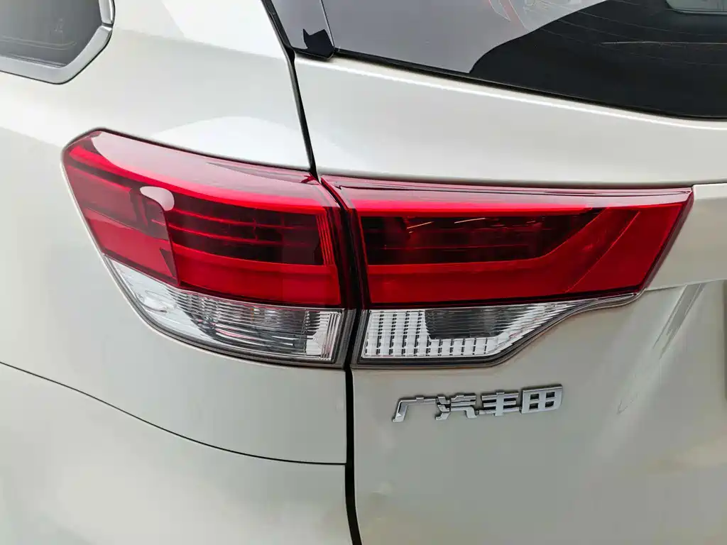 Toyota Highlander — фото 16