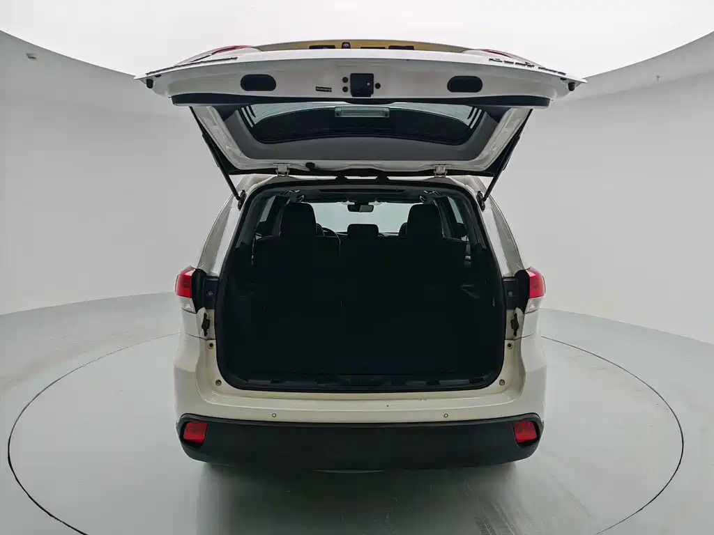 Toyota Highlander — фото 18