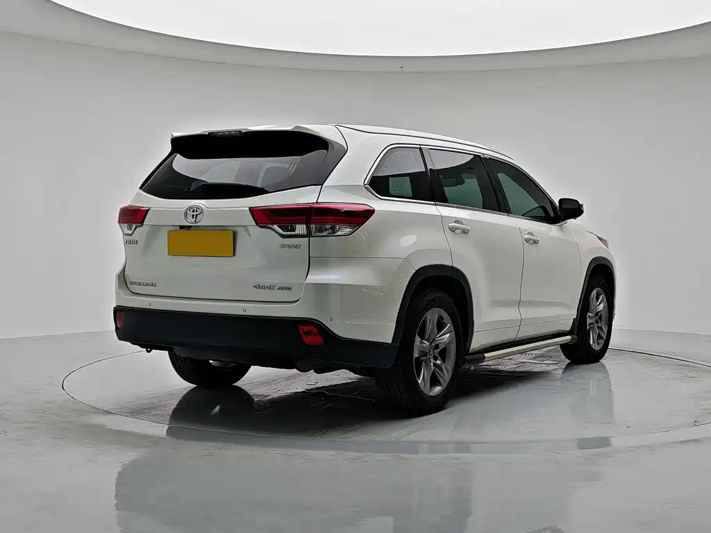 Toyota Highlander — фото 6