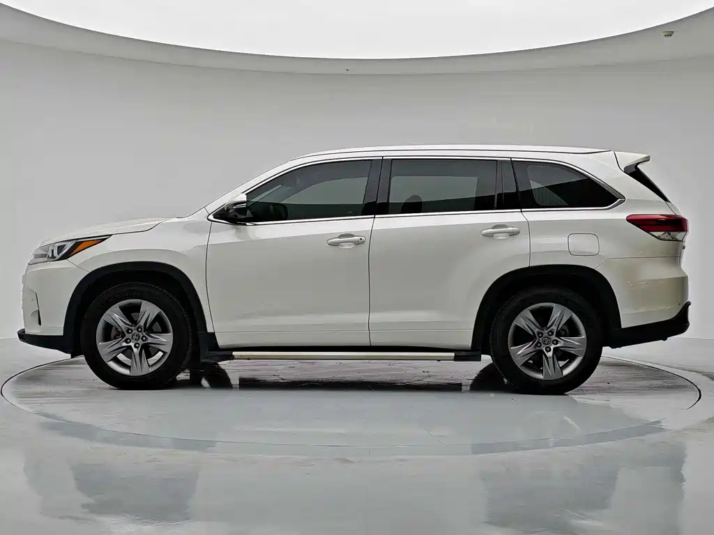 Toyota Highlander — фото 7