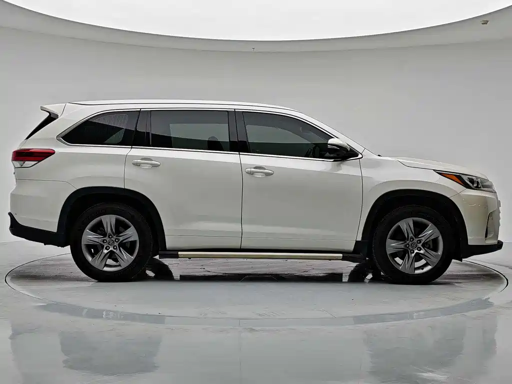 Toyota Highlander — фото 8