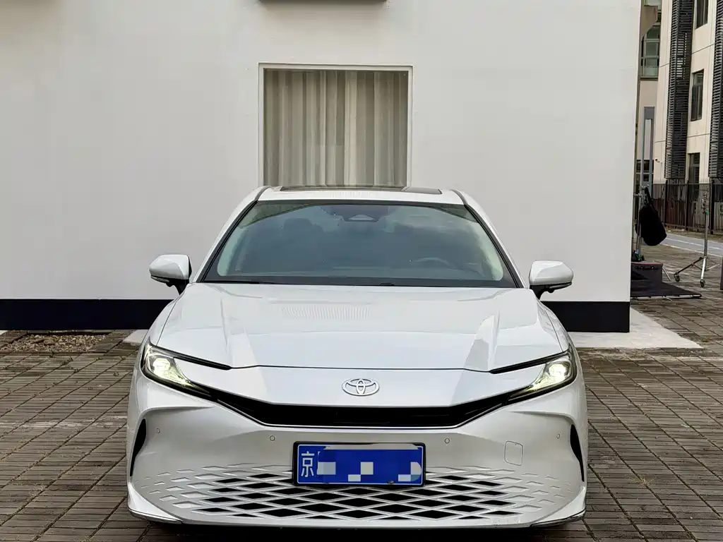 Toyota Camry — фото 3