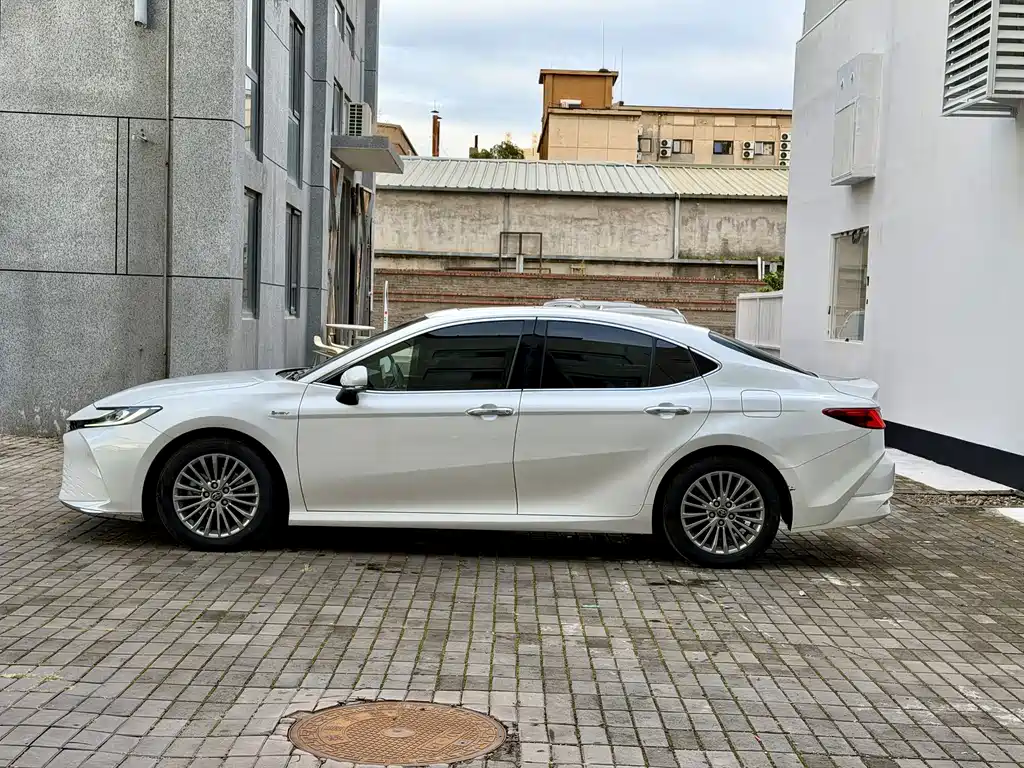 Toyota Camry — фото 4