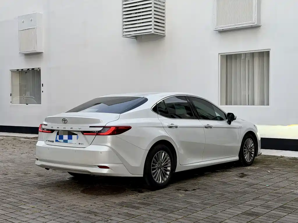 Toyota Camry — фото 7