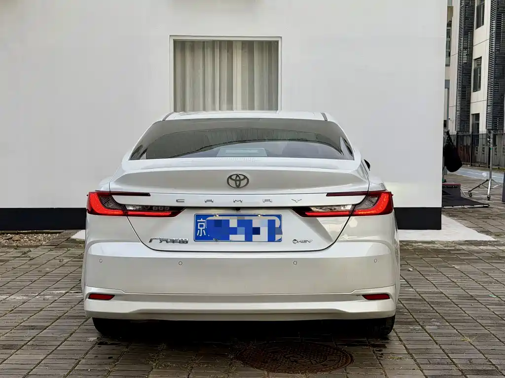 Toyota Camry — фото 8