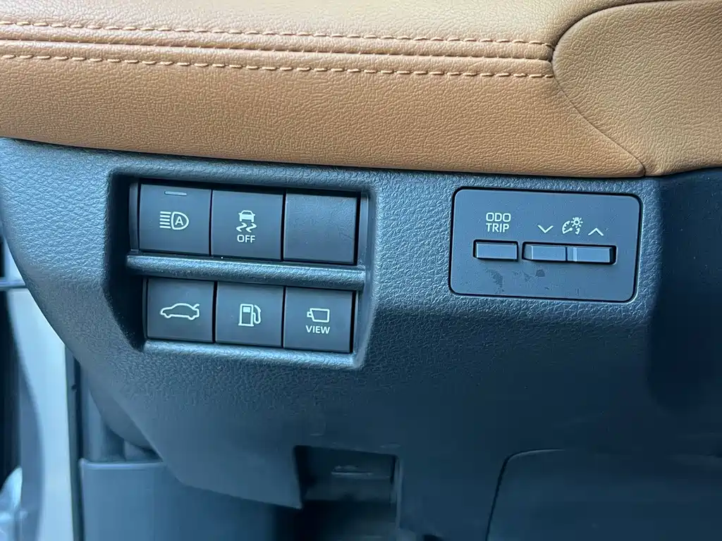 Toyota Avalon — фото 18